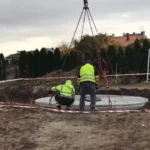montaż betonowego podziemnego zbiornika na deszczówkę